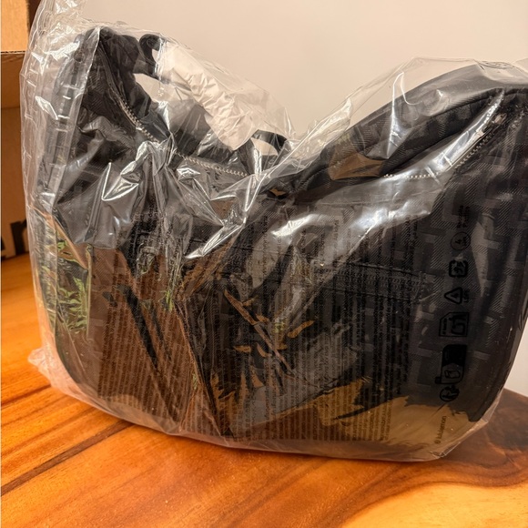 Lululemon City Essentials Shoulder Bag 4L Monogram Jacquard Athletica - Picture 7 of 9